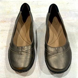 Clarks Ultimate Comfort Collection: Size 9.5 leather in bronze, worn once